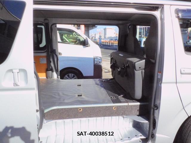 Toyota HIACE VAN 2017-06 7815298-16
