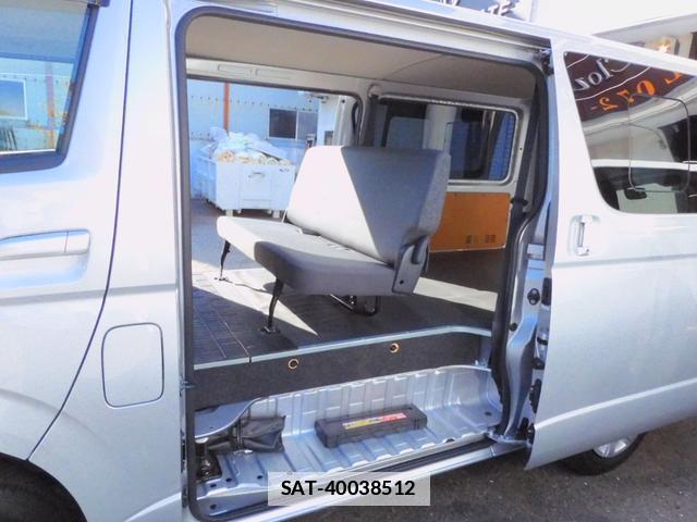 Toyota HIACE VAN 2017-06 7815298-17