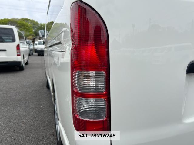 Toyota HIACE VAN 2019-02 7816081-12