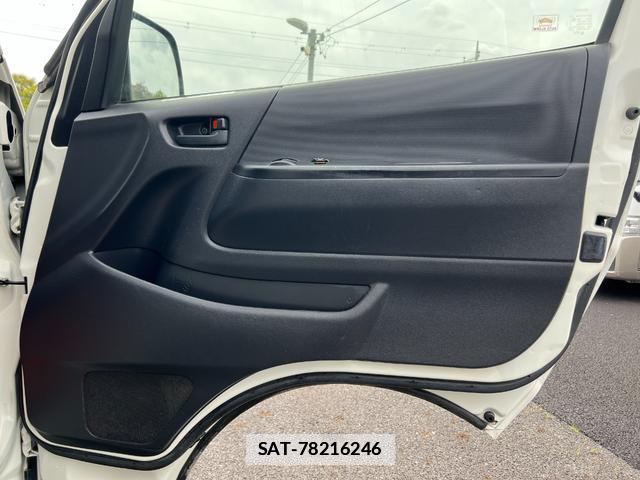 Toyota HIACE VAN 2019-02 7816081-18