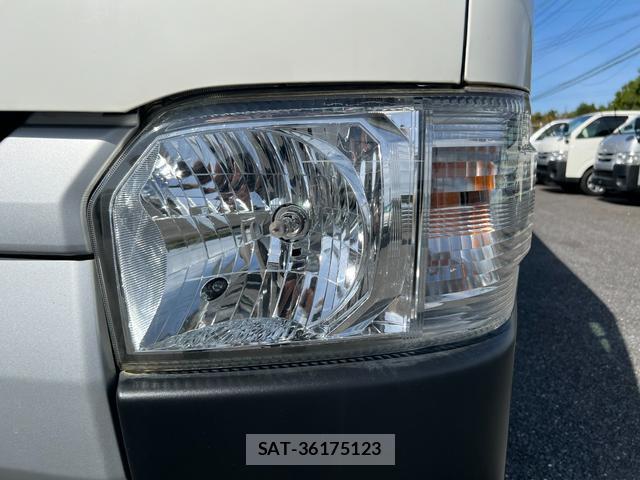 Toyota HIACE VAN 2015-01 7816084-11