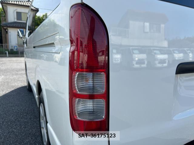 Toyota HIACE VAN 2015-01 7816084-12