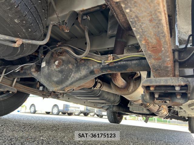 Toyota HIACE VAN 2015-01 7816084-16