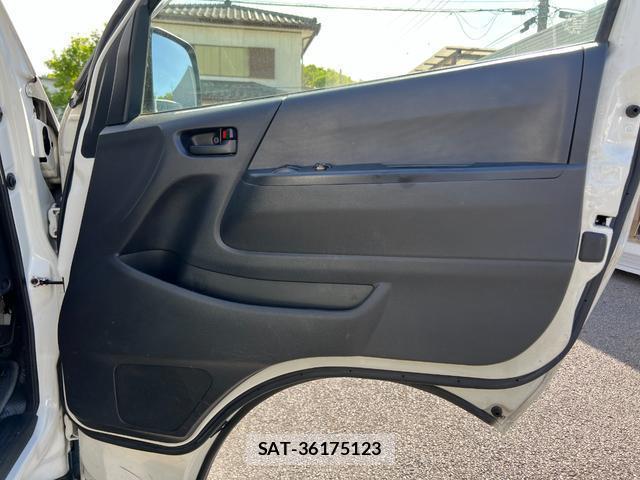 Toyota HIACE VAN 2015-01 7816084-18