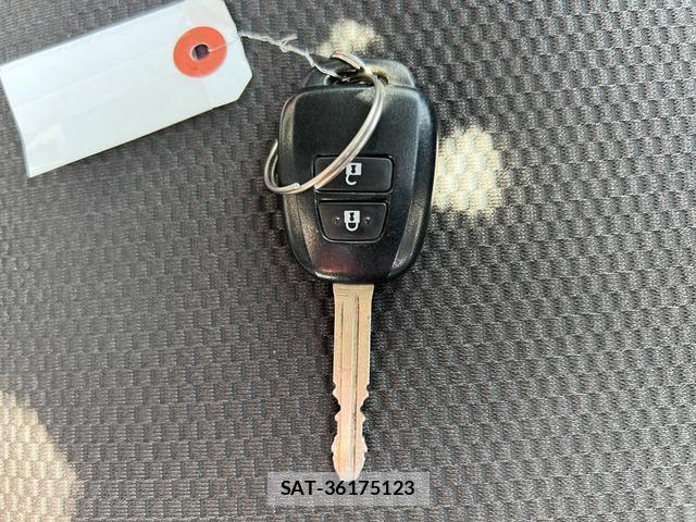 Toyota HIACE VAN 2015-01 7816084-19