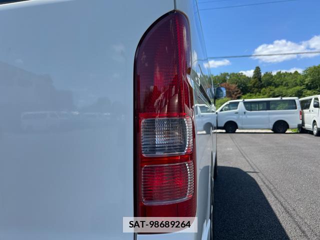 Toyota HIACE VAN 2014-10 7816091-19