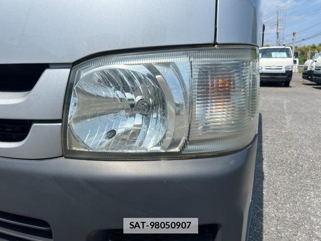 Toyota HIACE VAN 2009-12 7816093-15
