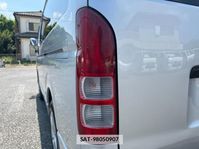 Toyota HIACE VAN 2009-12 7816093-16