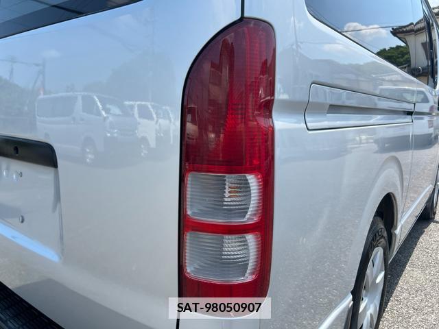 Toyota HIACE VAN 2009-12 7816093-17
