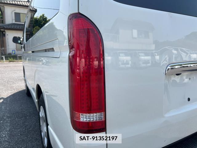 Toyota HIACE VAN 2014-09 7816095-16