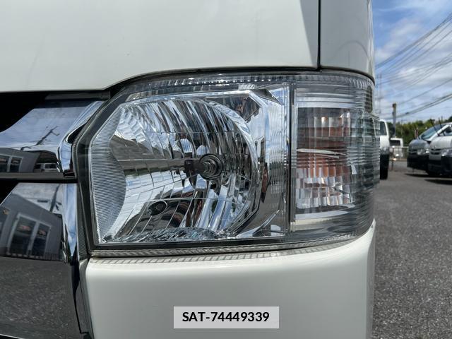 Toyota HIACE VAN 2018-04 7816102-15