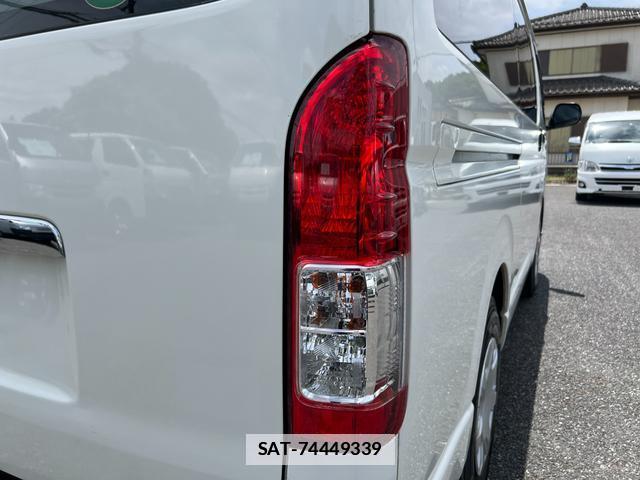 Toyota HIACE VAN 2018-04 7816102-17