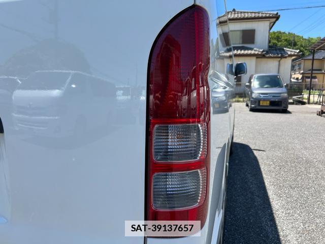 Toyota HIACE VAN 2020-02 7816104-17