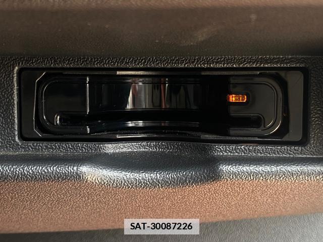 Toyota HIACE VAN 2016-04 7816506-12