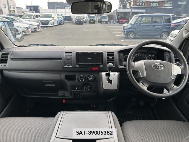 Toyota HIACE VAN 2019-09 7820565-1