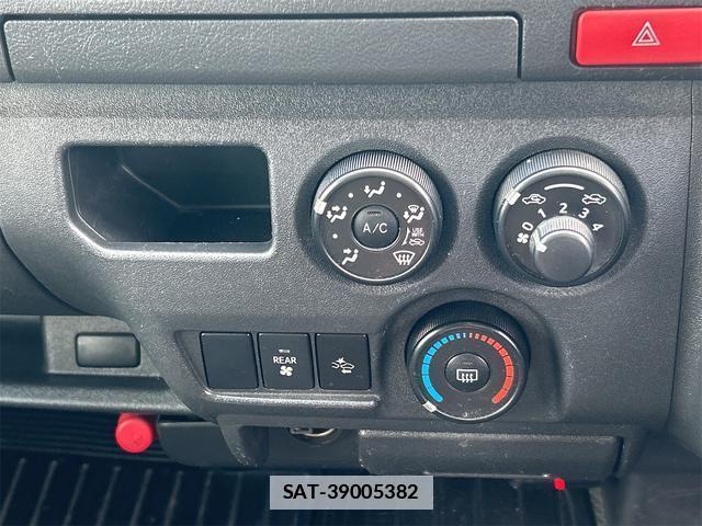 Toyota HIACE VAN 2019-09 7820565-14