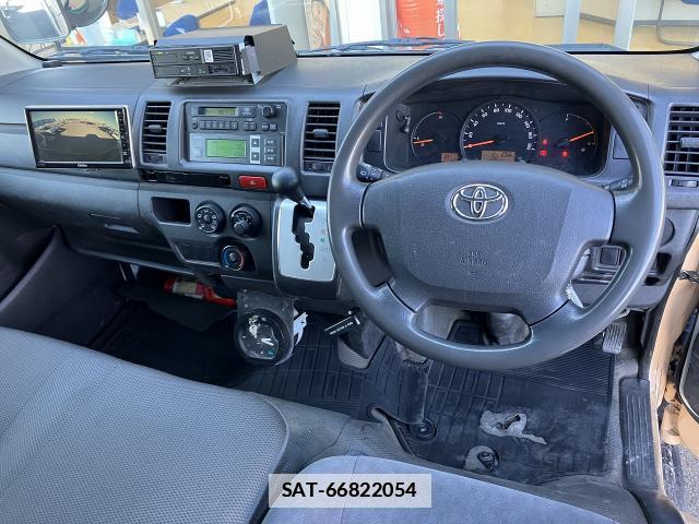 Toyota HIACE VAN 2017-07 7820665-2