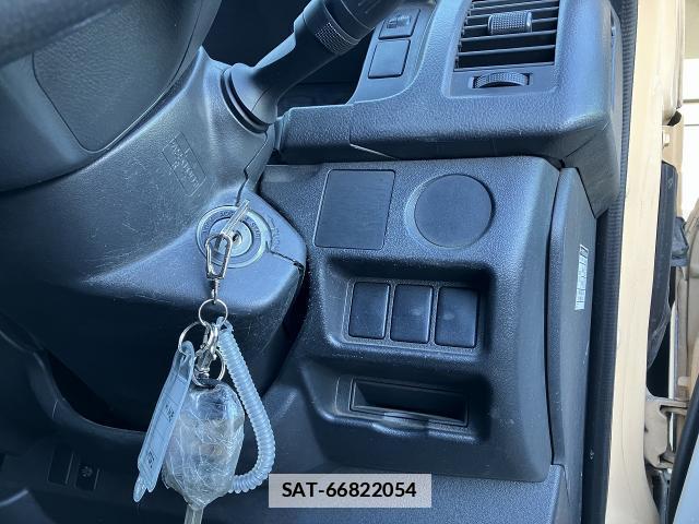 Toyota HIACE VAN 2017-07 7820665-3