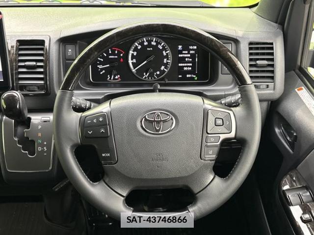 Toyota HIACE VAN 2024-06 7820917-14
