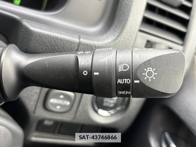 Toyota HIACE VAN 2024-06 7820917-15