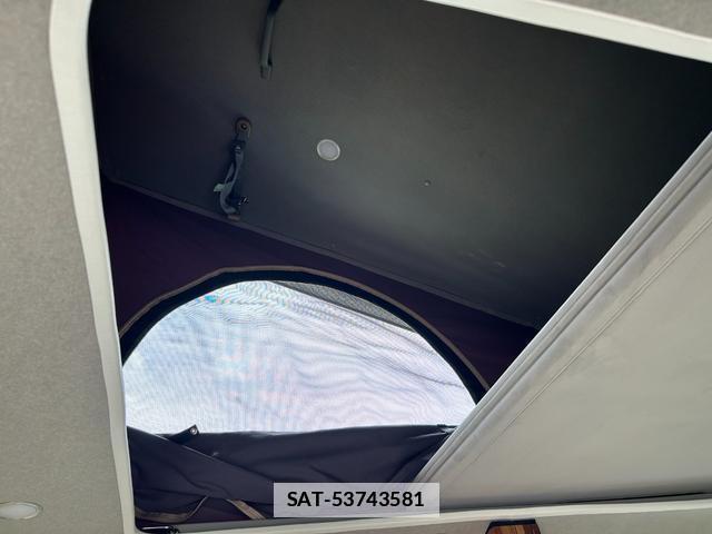 Toyota HIACE VAN 2023-10 7823119-16
