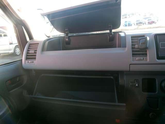 Toyota HIACE VAN 2011-11 7823305-17