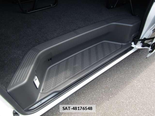 Toyota HIACE WAGON 2025-04 7812856-12