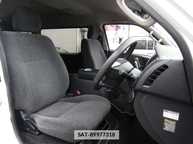 Toyota HIACE WAGON 2019-06 7812860-2