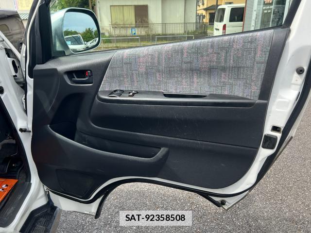 Toyota HIACE WAGON 2005-02 7816086-19