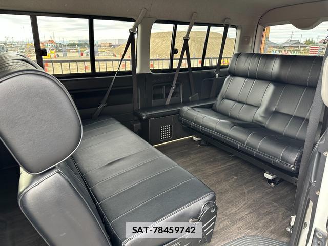 Toyota HIACE WAGON 2013-06 7819140-2