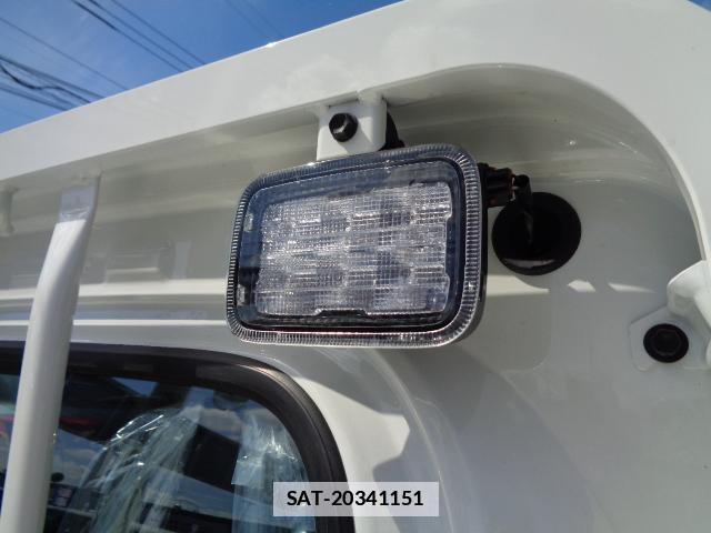 Daihatsu HIJET TRUCK 2026-03 7817105-12