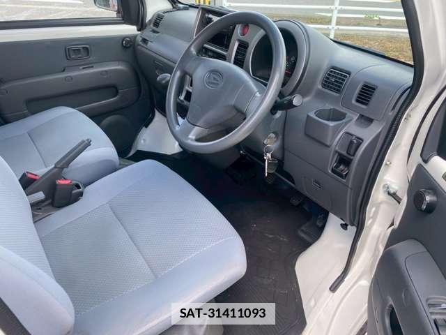 Daihatsu HIJET VAN 2017-08 7812545-4