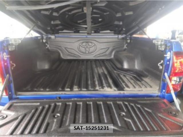 Toyota HILUX 2018-06 7811363-3