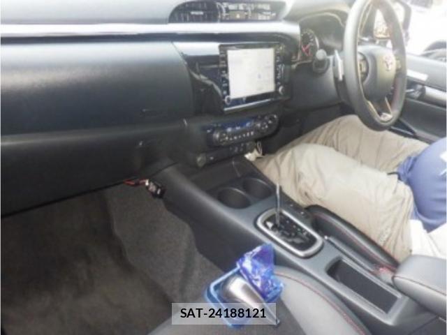 Toyota HILUX 2023-11 7811364-2