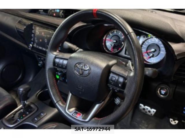 Toyota HILUX 2024-02 7811365-2