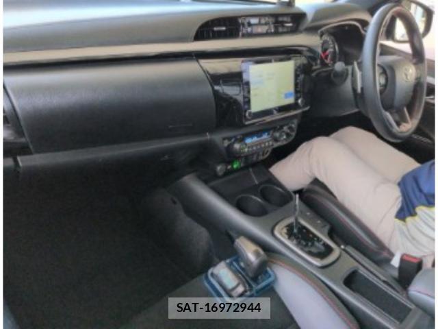Toyota HILUX 2024-02 7811365-5