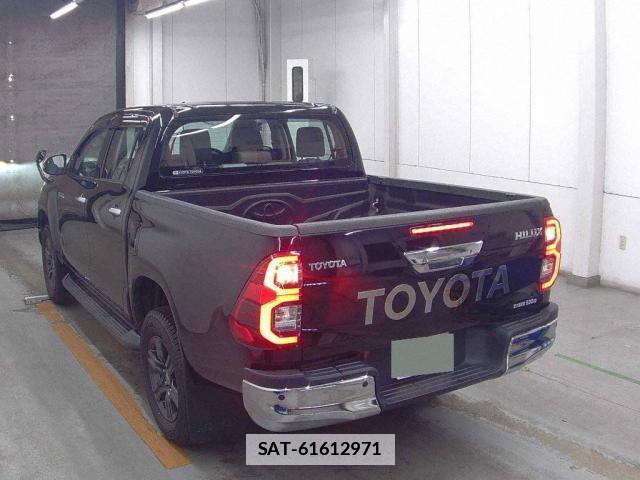 Toyota HILUX 2021-10 7811402-3