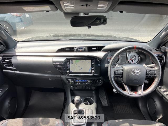 Toyota HILUX 2022-10 7818054-2