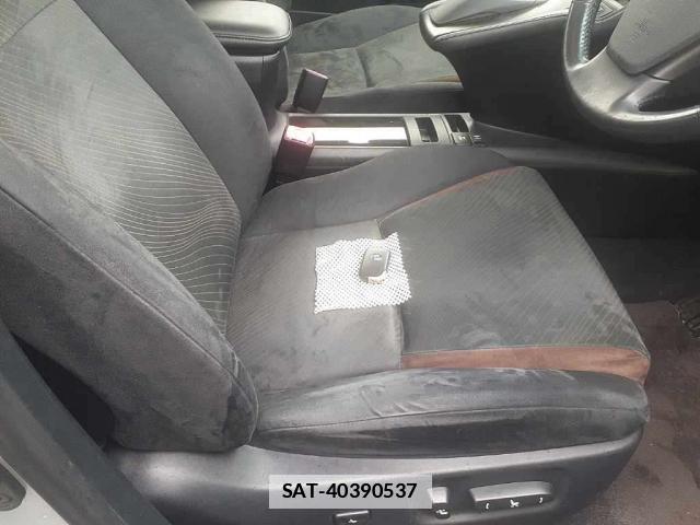 Lexus HS 2013-06 7816718-12