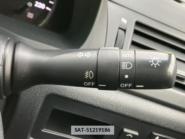 Lexus HS 2013-05 7821133-15