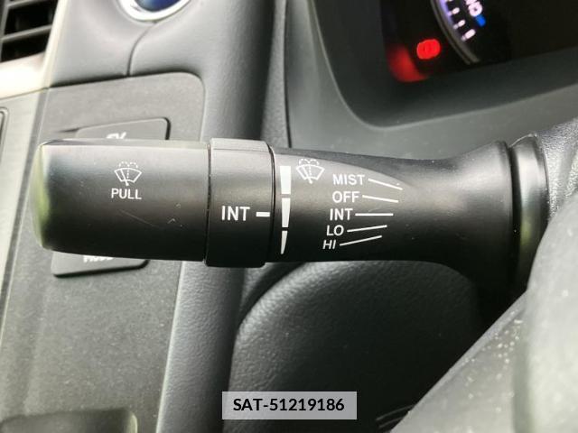 Lexus HS 2013-05 7821133-16