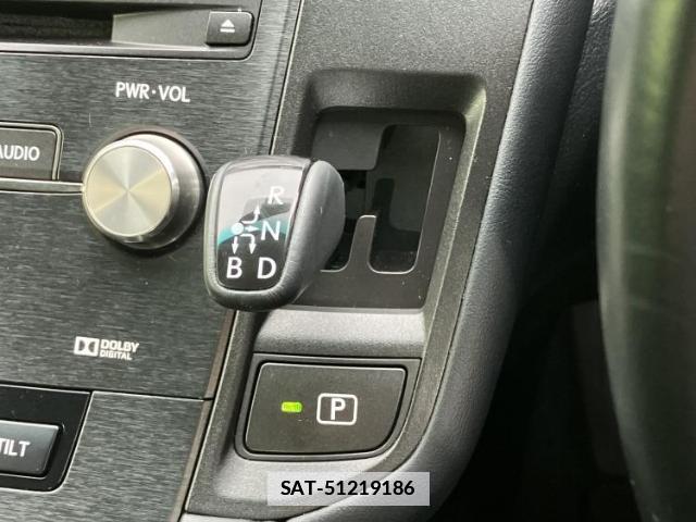 Lexus HS 2013-05 7821133-17