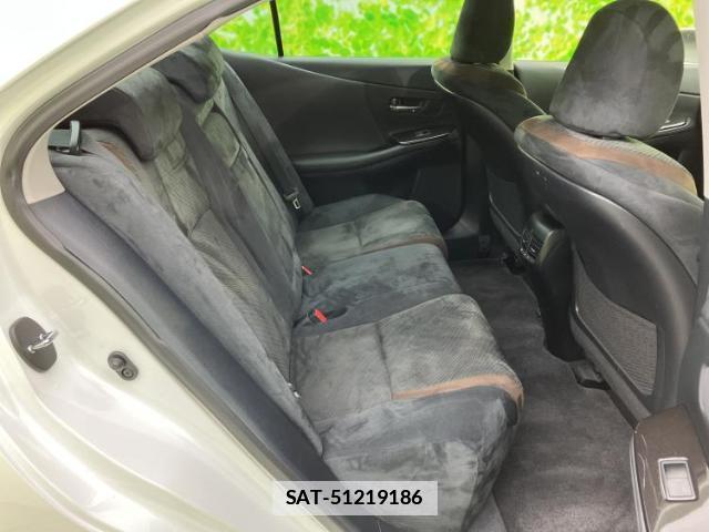 Lexus HS 2013-05 7821133-4