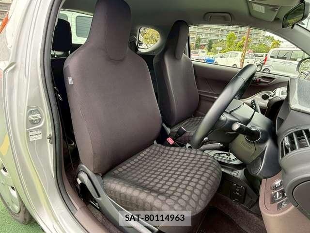 Toyota IQ 2009-03 7812683-5