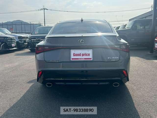 Lexus IS 2024-05 7812661-1