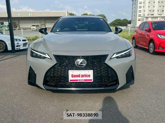 Lexus IS 2024-05 7812661-9