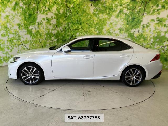 Lexus IS 2017-10 7813299-1