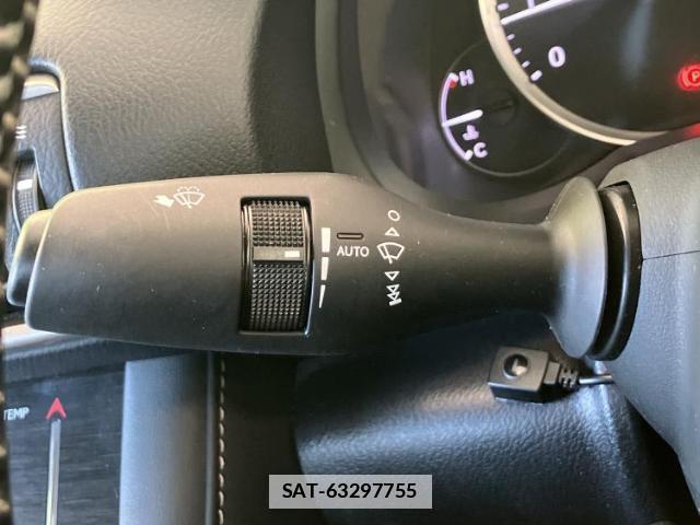 Lexus IS 2017-10 7813299-15