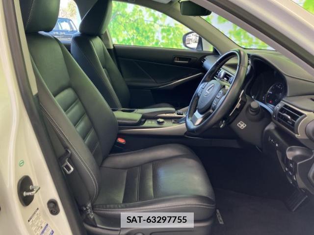 Lexus IS 2017-10 7813299-3