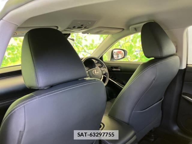Lexus IS 2017-10 7813299-7